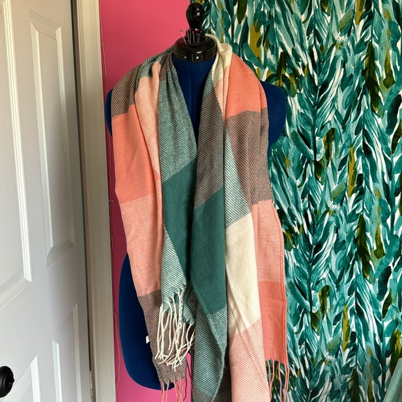 Pink and green rectangle scarf - Picture 1 of 3